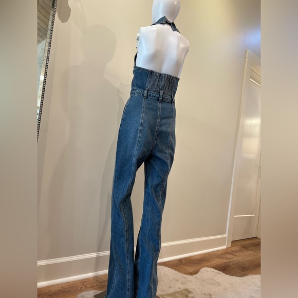 •Alice + Olivia •Noemi Halter Neck Denim Jumpsuit •Worn once •Size: 28 - Picture 8 of 15